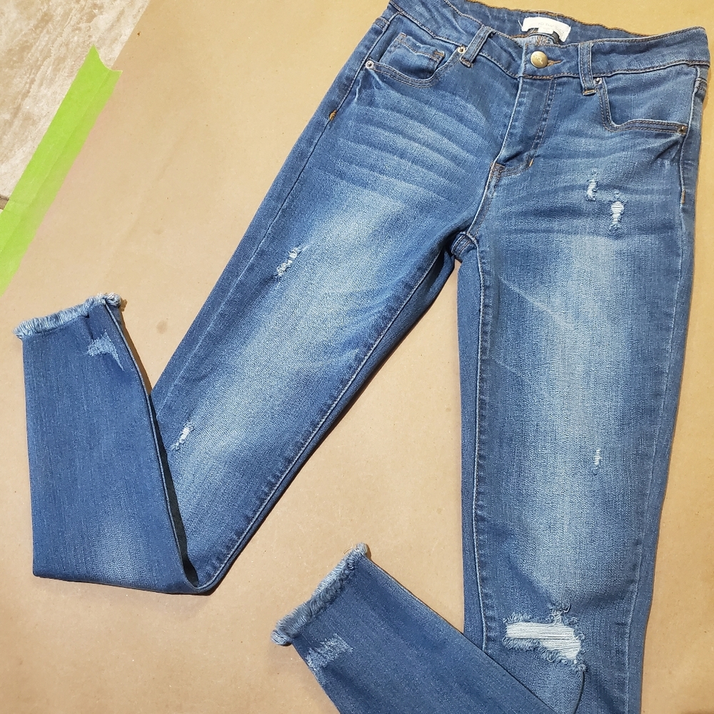 Junior's  - Caution To The Wind Cropped Raw Hem Skinny Jeans (Jeggings)